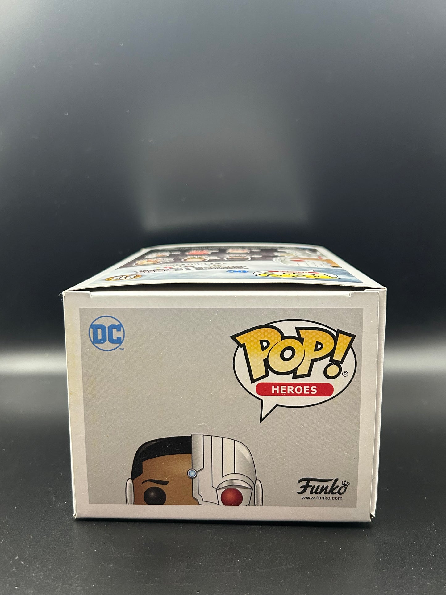 Funko Pop DC Justice League Cyborg with motherbox Walmart exclusive