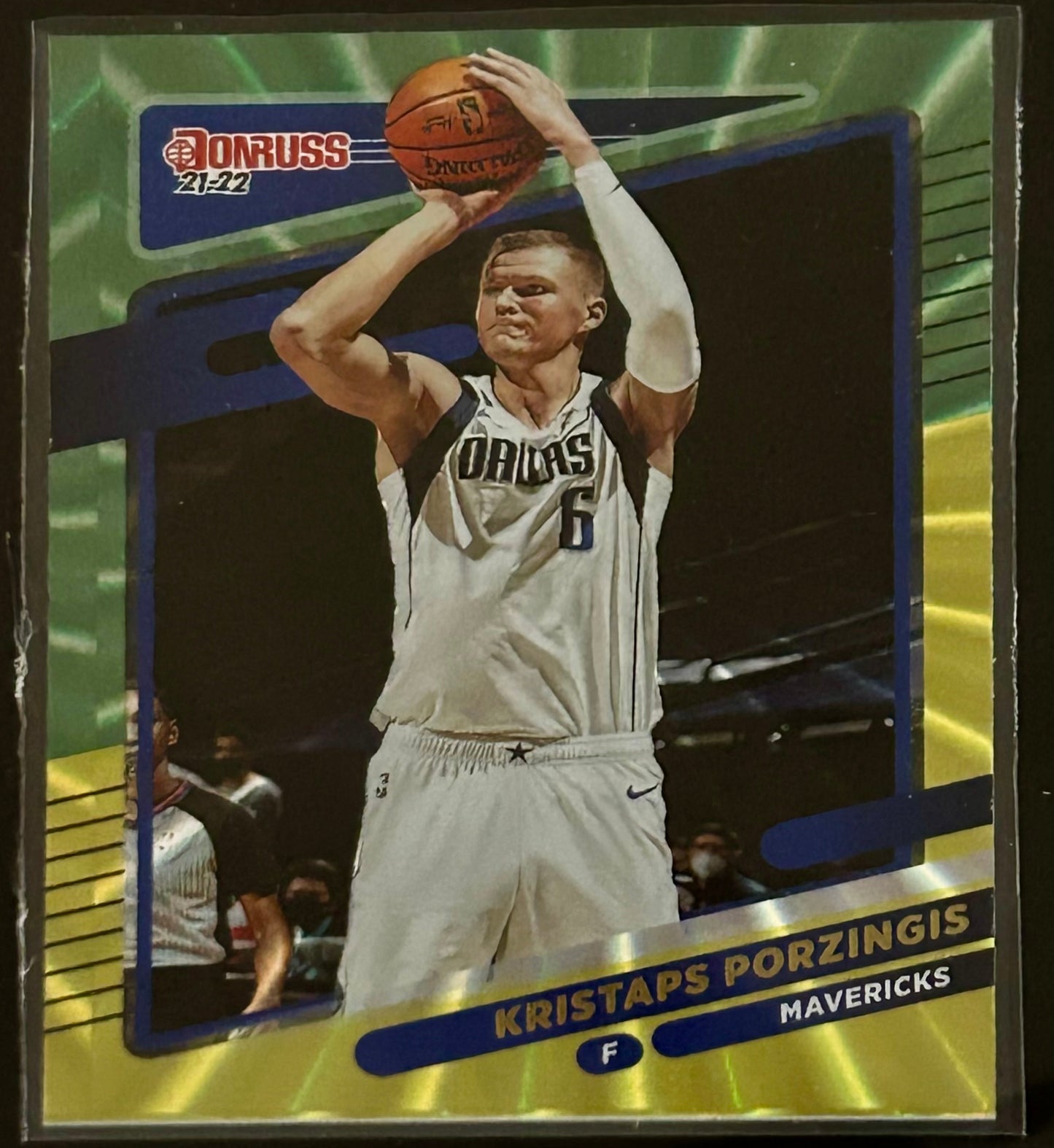 2021-2022 Panini - Donruss Basketball Kristaps Porzingas Green and Yellow Pulsar Parallel