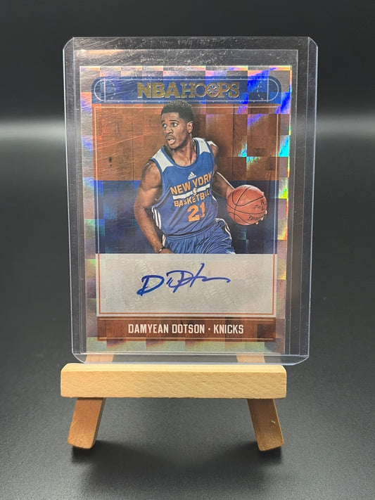 2017-2018 Hoops Basketball Card Damyean Dotson Signed