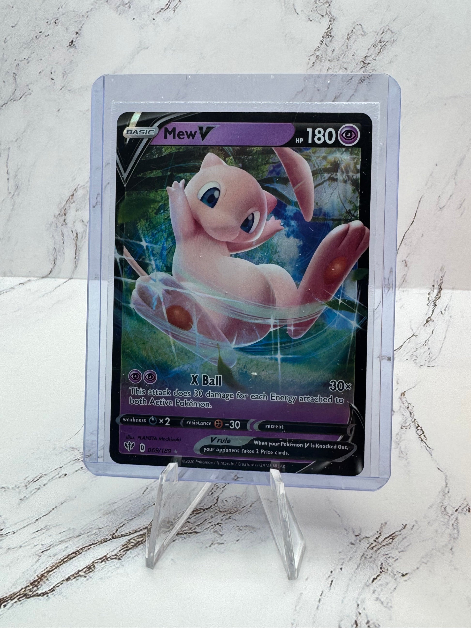 pokemon-swsh03-darkness-ablaze-mew-v